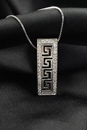 Pırlanta ışıltısında zirkon taşlı 925 ayar gümüş lüks kolye 