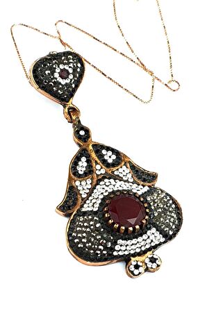 Swarovski taşlı kök yakut taş detaylı 925 ayar gümüş rose tasarım kolye
