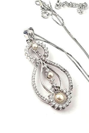 Zirkon taş detaylı 925 ayar gümüş incili kolye 