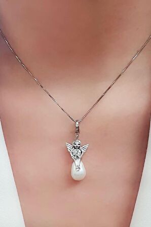 İnci üzerine oturan barış meleği tasarım 925 ayar gümüş kolye