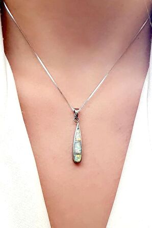 Beyaz opal taşlı 925 ayar gümüş damla kolye 