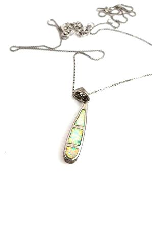 Beyaz opal taşlı 925 ayar gümüş damla kolye 