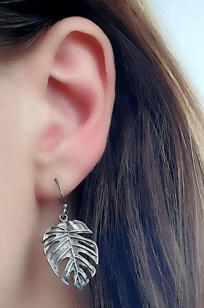 Deve tabanı figürlü 925 ayar gümüş tasarım küpe