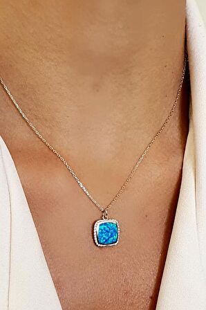 Opal taşlı 925 ayar gümüş kare kolye 