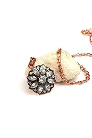 Elmas işçiliğinde zirkon taşlı 925 ayar gümüş tasarım kolye 