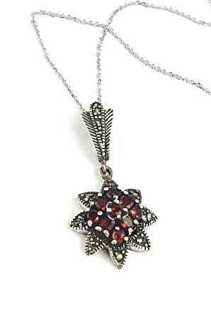 markazit taş detaylı granat taşlı 925 ayar gümüş çiçek kolye 