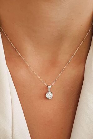 Pırlanta ışıltısında zirkon taşlı 925 ayar gümüş tek taş kolye 