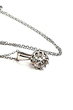 Pırlanta ışıltısında zirkon taşlı 925 ayar gümüş tek taş kolye 