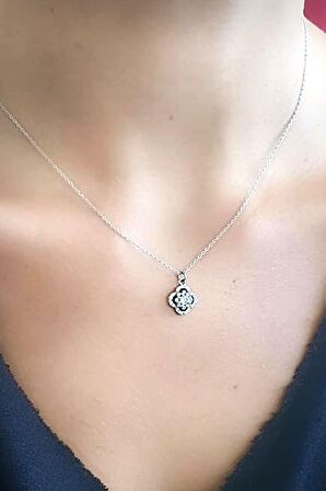 Zirkon taşlı 925 ayar gümüş minimal çiçek kolye