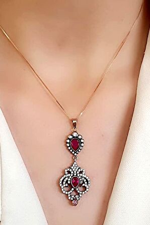 Elmas isciliginde zirkon taşlı ve Kök yakut taşlı 925 ayar gümüş rose otantik kolye