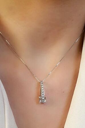 Pırlanta ışıltısında zirkon taşlı 925 ayar gümüş kolye 