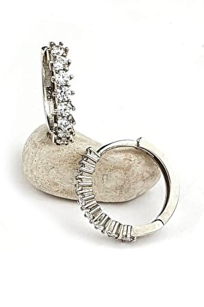 Pırlanta ışıltısında 7 sıra  zirkon taşlı 925 ayar gümüş halka küpe 