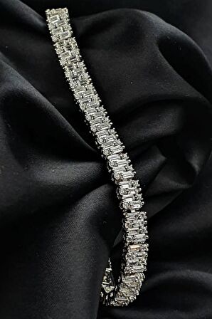 pırlanta ışıltısında baget taşlı 925 ayar gümüş lüks suyolu bileklik