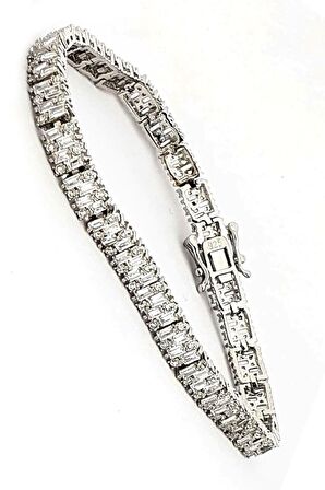 pırlanta ışıltısında baget taşlı 925 ayar gümüş lüks suyolu bileklik