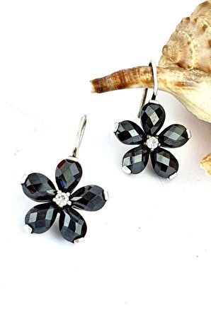 Oniks Taşlı 925 ayar Gümüş çiçek küpe