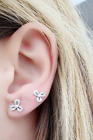 Pırlanta Işıltısında Zirkon Taşlı İnci Detaylı 925ayar Gümüş Çiçek Küpe 