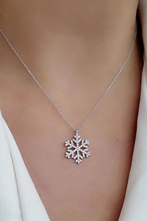 Pırlanta Parlaklığında Zirkon Taşlı 925 ayar Gümüş Kar Tanesi Kolye