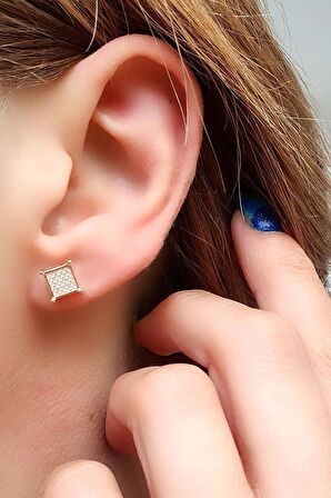 Pırlanta Parlaklığında Zirkon Taşlı 925ayar Gümüş Üzerine Rose Altın Kaplama Kare Trend Küpe