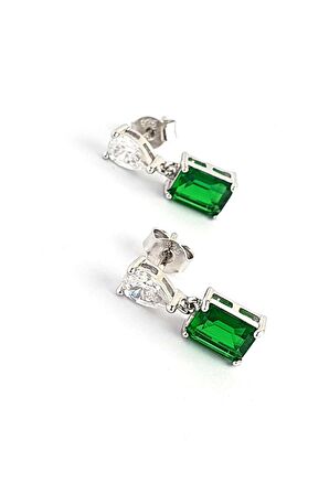 Pırlanta Parlaklığında Yeşil Zirkon Taşlı 925 ayar Gümüş Şık Küpe