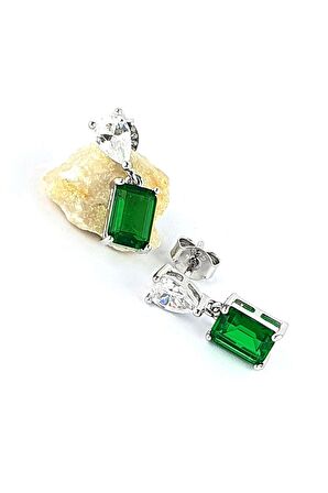 Pırlanta Parlaklığında Yeşil Zirkon Taşlı 925 ayar Gümüş Şık Küpe