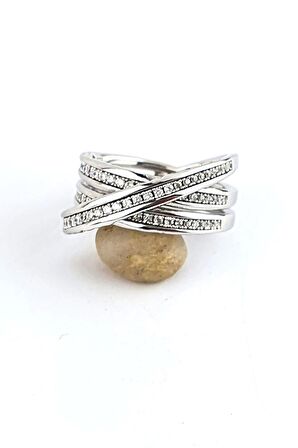 Pırlanta Parlaklığında Zirkon Taşlı 925ayar Gümüş İtalyan Tasarımı Atlamalı Yüzük