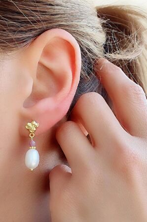 Kök yakut ve incili 925ayar gümüş üzerine altın kaplama tasarım küpe 