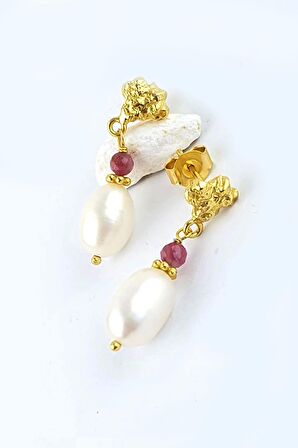 Kök yakut ve incili 925ayar gümüş üzerine altın kaplama tasarım küpe 