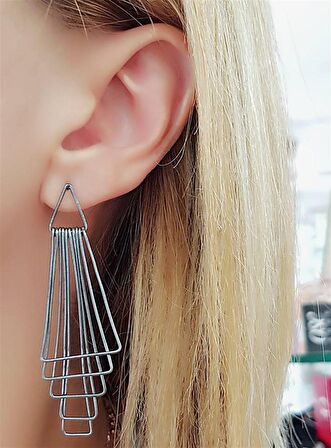 el işçiliğinde italyan tasarımı geometrik gümüş küpe