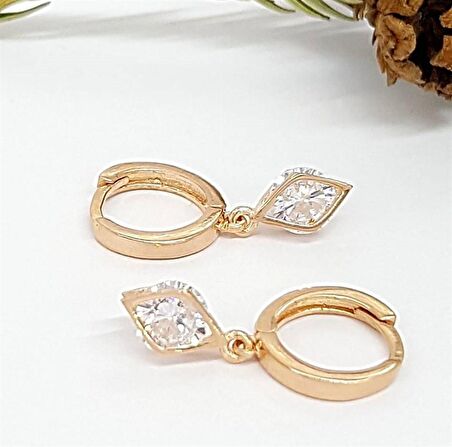 Pırlanta Işıltısında Özel Kesim Zirkon Gümüş Rose Küpe