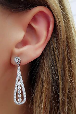 pırlanta ışıltısında lüks taşlı gümüş küpe