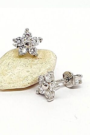 Çiçek figürlü minimal gümüş Kadın küpe