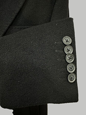 Siyah Sivri Yaka Uzun Erkek Kaban