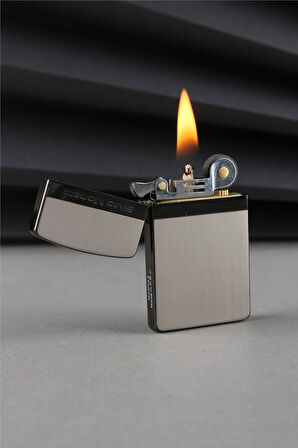 Silvio Monetti Özel Tasarım Benzinli Kapaklı Siyah Benzinli Çakmak CAKSM084T