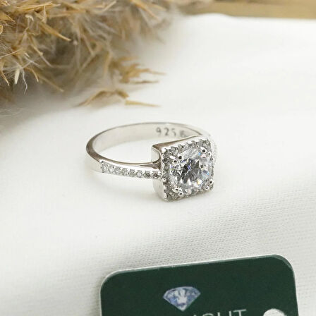 Yanları Pırıltılı Taşlarla Süslenmiş Kare 3.00 ct Starlight Diamond Tektaş