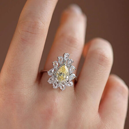 Elmas Modeli Sitrin Taşlı Gümüş Yüzük