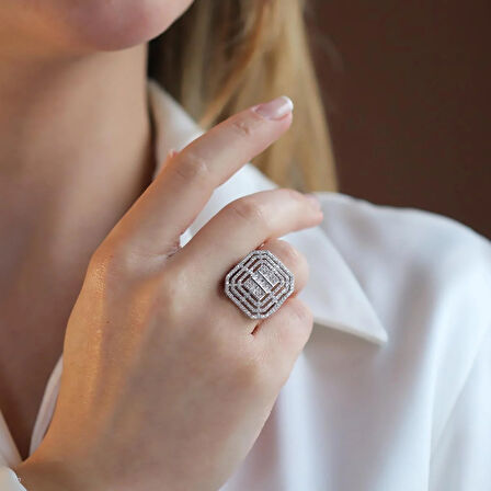 3 Boyutlu Baget Kesim Gümüş Yüzük