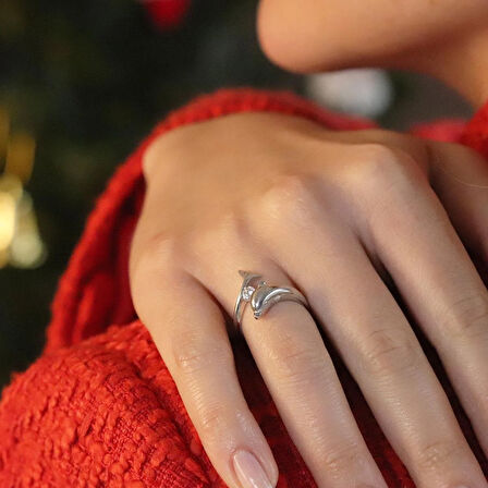 Taşlı Yunus Balığı Figürlü Şık Gümüş Yüzük