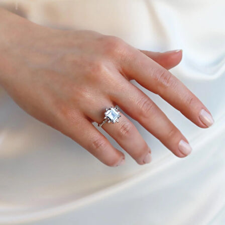 Zirkon Taşlı Kare Lotus Çiçeği Gümüş Yüzük