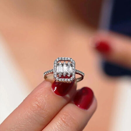 Baget Kesim Rodyum Kaplamalı Gümüş Tek Taş Yüzük