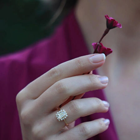 Zümrüt Kesim 1,25 Karat Tek Taş Model Gold Kaplama Sky Diamond Yüzük