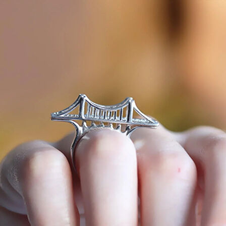 Zirkon Taşlı Köprü Gümüş Yüzük