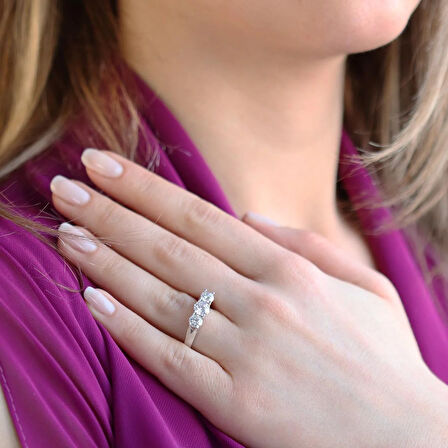 Üç Taşlı V Montür Sky Diamond Yüzük