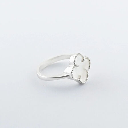 İkonik Alhambra Sedef Taşlı Gümüş Yüzük