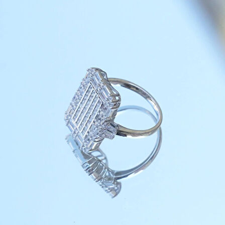 Square Kesim Baget Taşlı Gümüş Yüzük