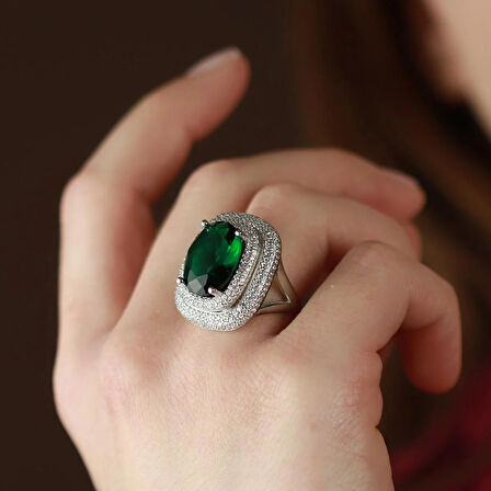 Zirkon Taş Çerçeveli Kök Zümrüt Taşlı  Gümüş Yüzük