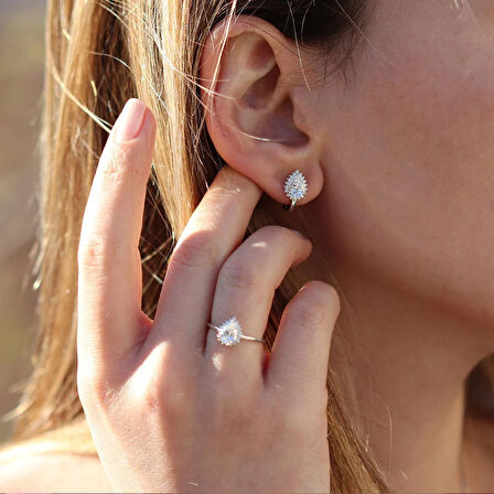 Etrafı Pırıltılı Taşlarla Çevirili Damla Montür Sky Diamond Gümüş Set