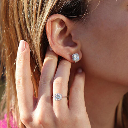 Etrafı Pırıltılı Taşlarla Çevrili Kare Montür Sky Diamond Gümüş Set