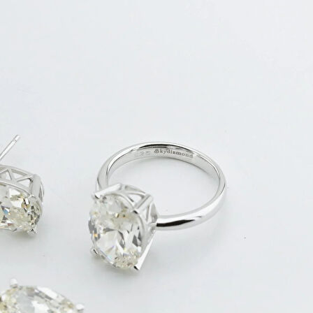 Oval Kesim Tek Taş Modeli  4,5ct 925 Ayar Gümüş Sky Diamond Set