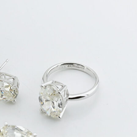 Oval Kesim Tek Taş Modeli  4,5ct 925 Ayar Gümüş Sky Diamond Set