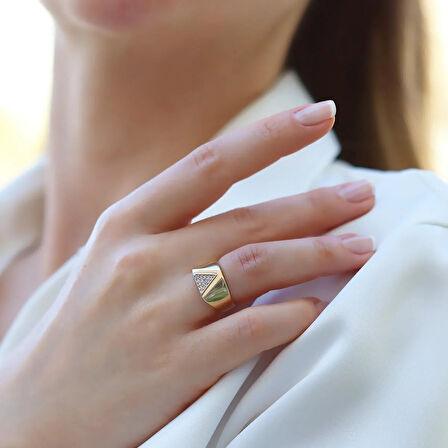 Üçgen Taşlı Gold Ayarlanabilir Gümüş Yüzük